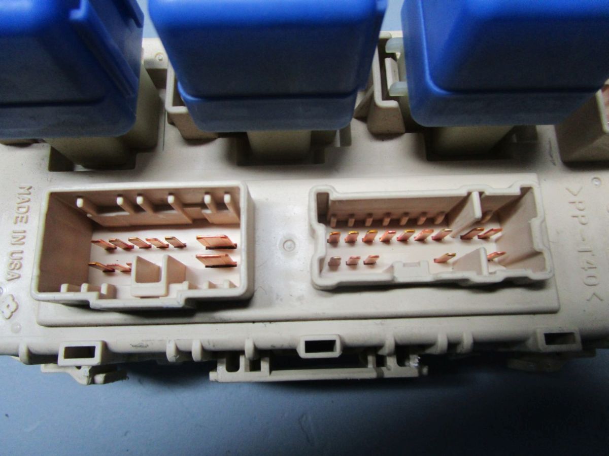 Boîte à fusibles relais nissan xtrail (t30) 2.2 DCI 4x4
